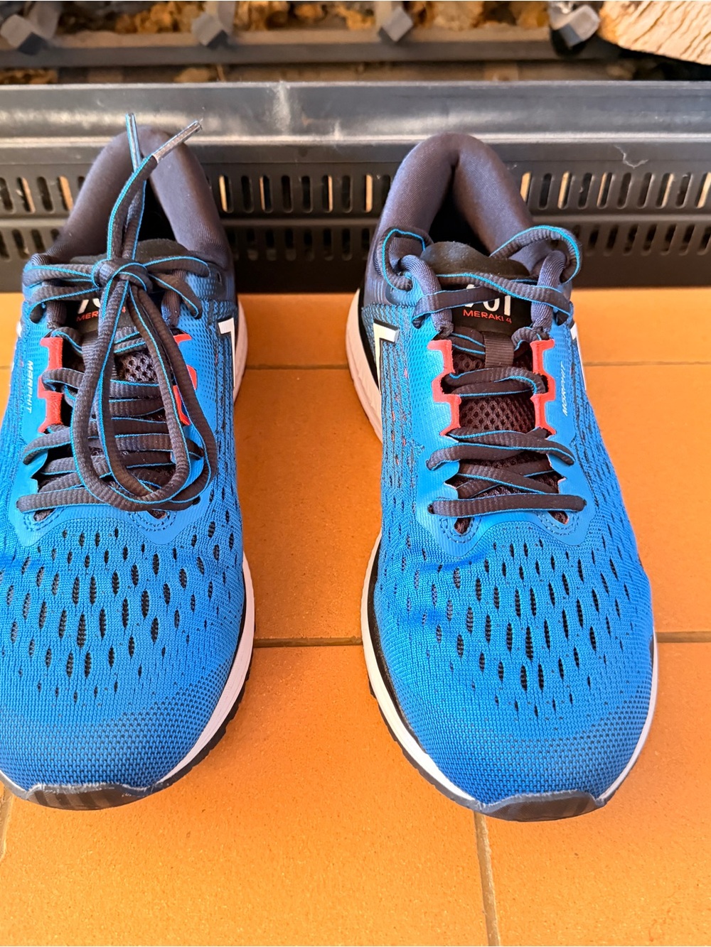 Men's Blue Athletic Running Shoes with Charcoal Details - Picture 8 of 13